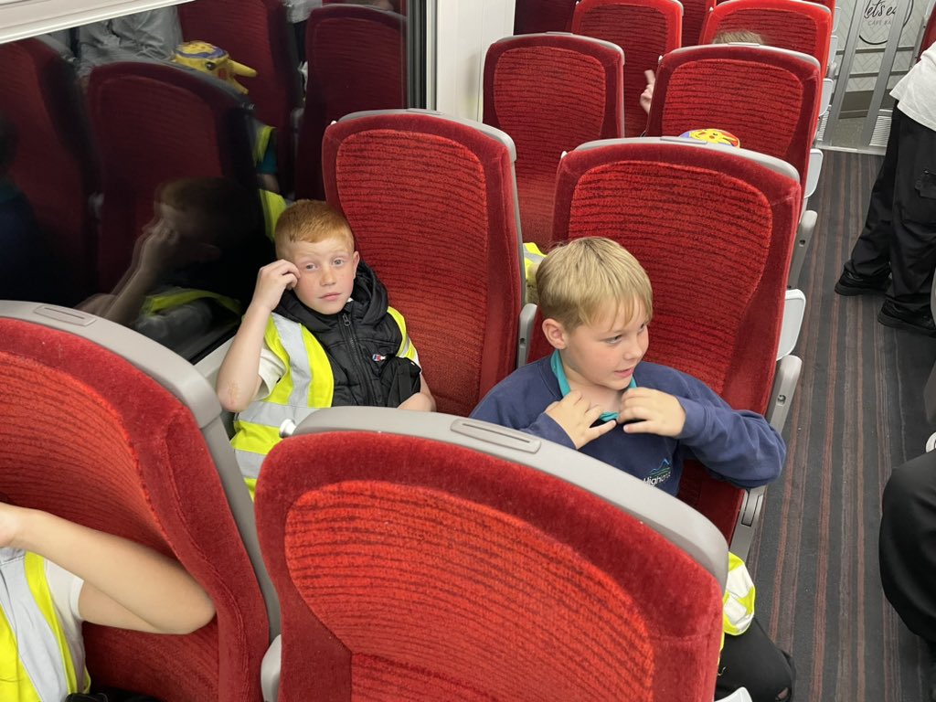 sclasshps's tweet photo. On approach to London Kings Cross https://t.co/bxKB2bBrDV