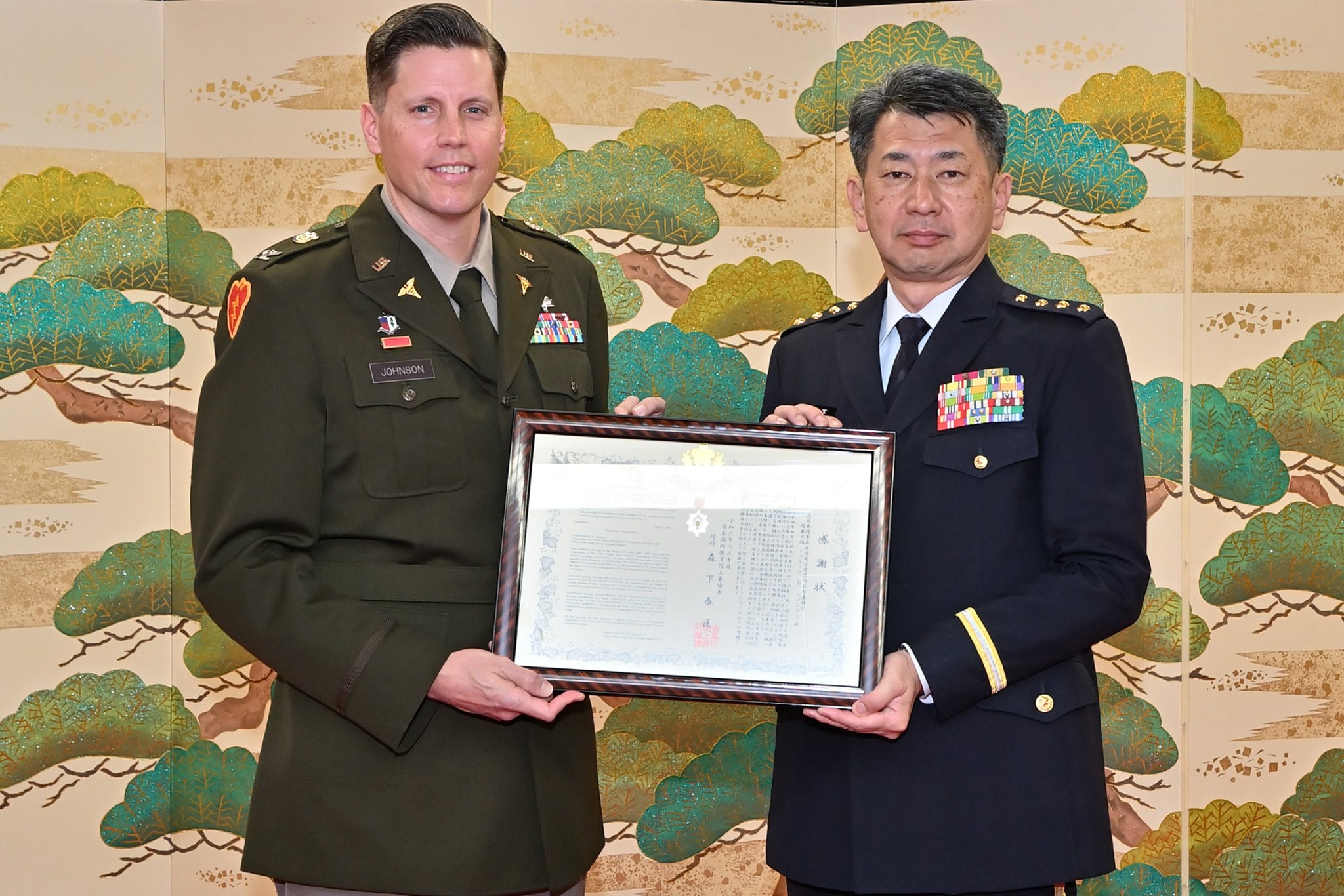 陸上自衛隊 幕僚長 イラク活動 チャレンジ 陸上自衛隊 幕僚長 イラク活動 チャレンジコイン Amazon.co.jp