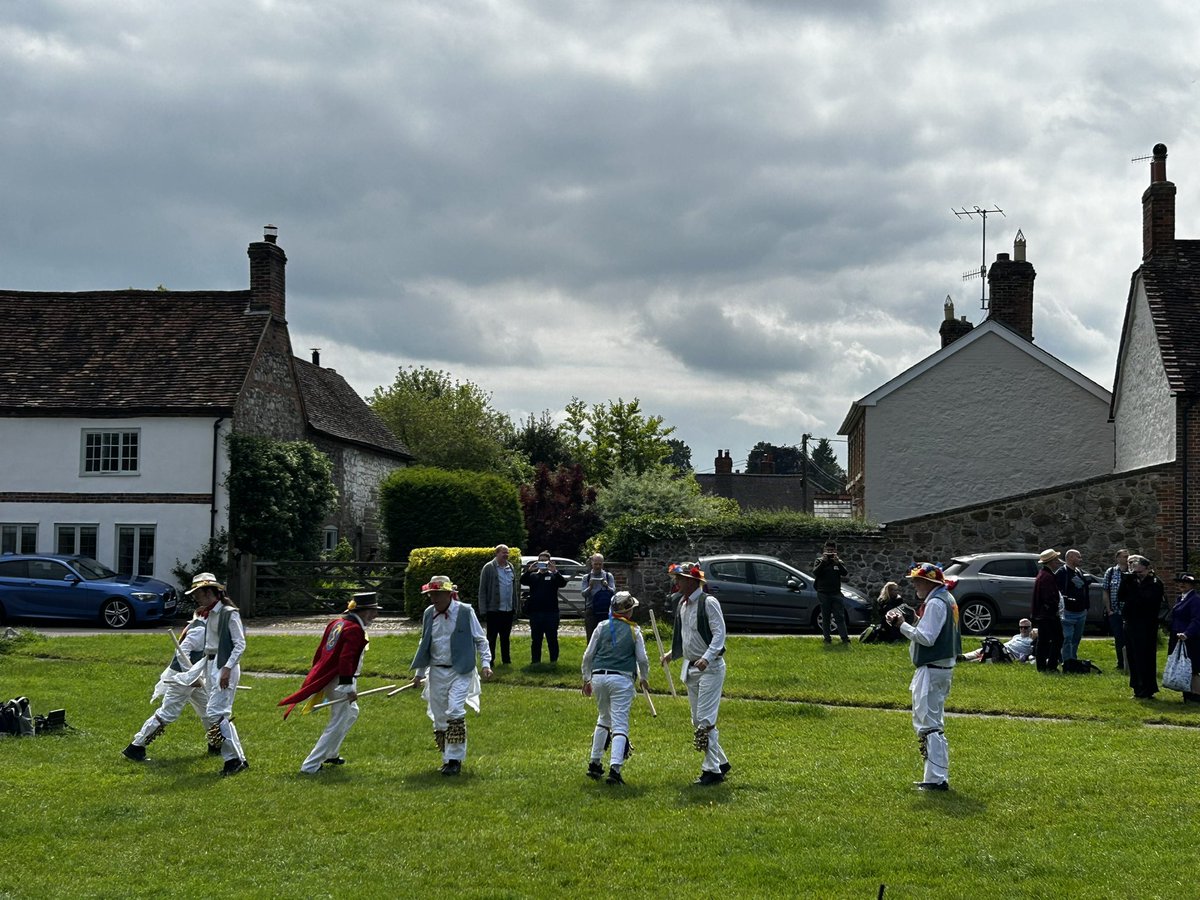 @WhosAtThePlayho <a href="/IcknieldWayMM/">Icknield Way Morris Men</a> I have a number of photos.🙂