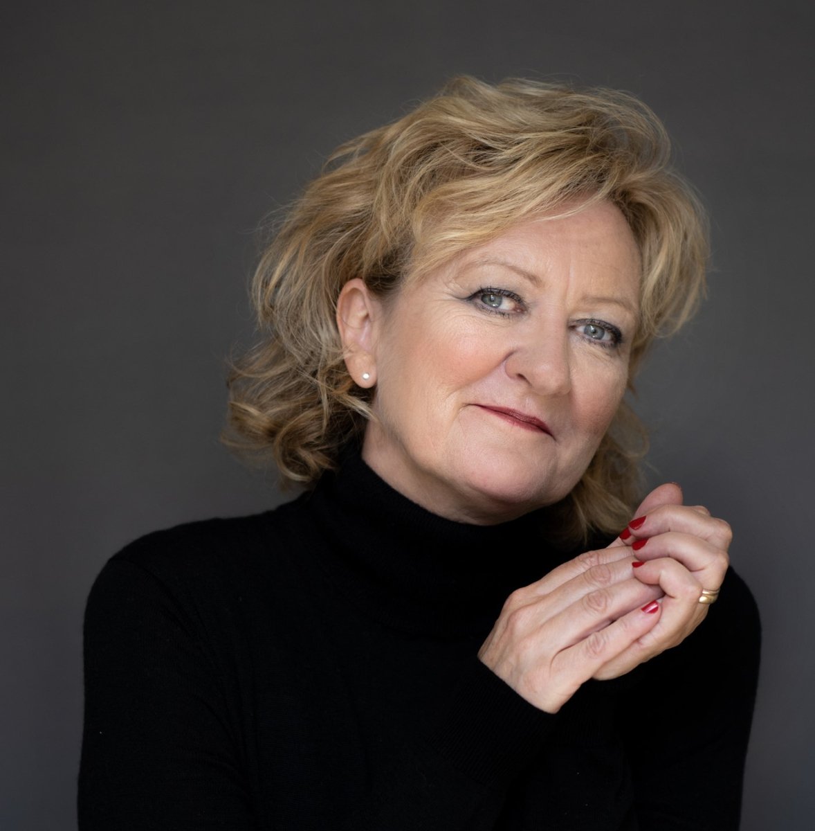 Forfatterforb's tweet photo. SKRIVETIPS fra forfatter TRUDE TEIGE: Les, les, les! Og skriv, skriv, skriv! Skriving er hardt arbeid. Det nytter ikke å vente på inspirasjon, du må gjøre jobben. Hver dag.
(del av tips gitt i vår spalte Tastaturprat)
#tastaturprat #skrivetips #forfatter #bookstagram @trudeteige https://t.co/8jzM3GLQLI