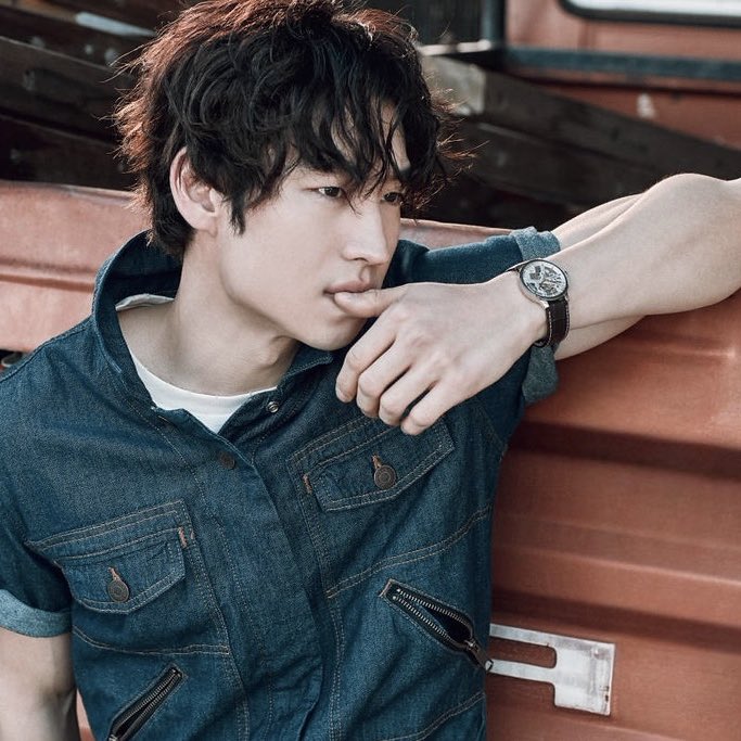 PopBase's tweet photo. Lee Jehoon expresses his desire to play Koo Kyohwan's lover when asked whether he would play his friend or enemy in a future project:

“LOVER! I'm sorry, but none of the options were correct.” https://t.co/THg2AMpoJQ