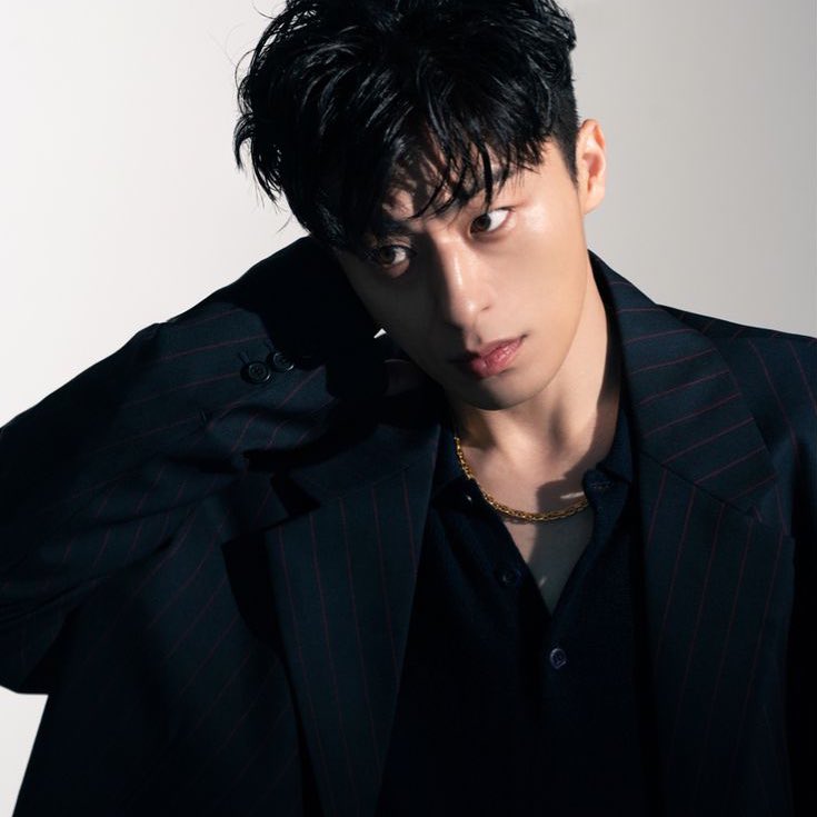 PopBase's tweet photo. Lee Jehoon expresses his desire to play Koo Kyohwan's lover when asked whether he would play his friend or enemy in a future project:

“LOVER! I'm sorry, but none of the options were correct.” https://t.co/THg2AMpoJQ