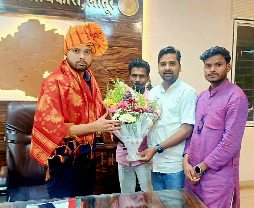RameshLPatil's tweet photo. #लातुर जिल्हा परिषदेचे मुख्यकार्यकारी अधिकारी (CEO) मा.श्री. @AnmolSagar19 ji यांना अभिष्टचिंतनच्या मनःपूर्वक शुभेच्छा! आपल्याला निरोगी आरोग्य आणि दीर्घयुष्य लाभो, ही प्रार्थना!
@Ek_Laturkar
#Latur #AnmolSagar #happybirthday #ias https://t.co/x016mP7j7S