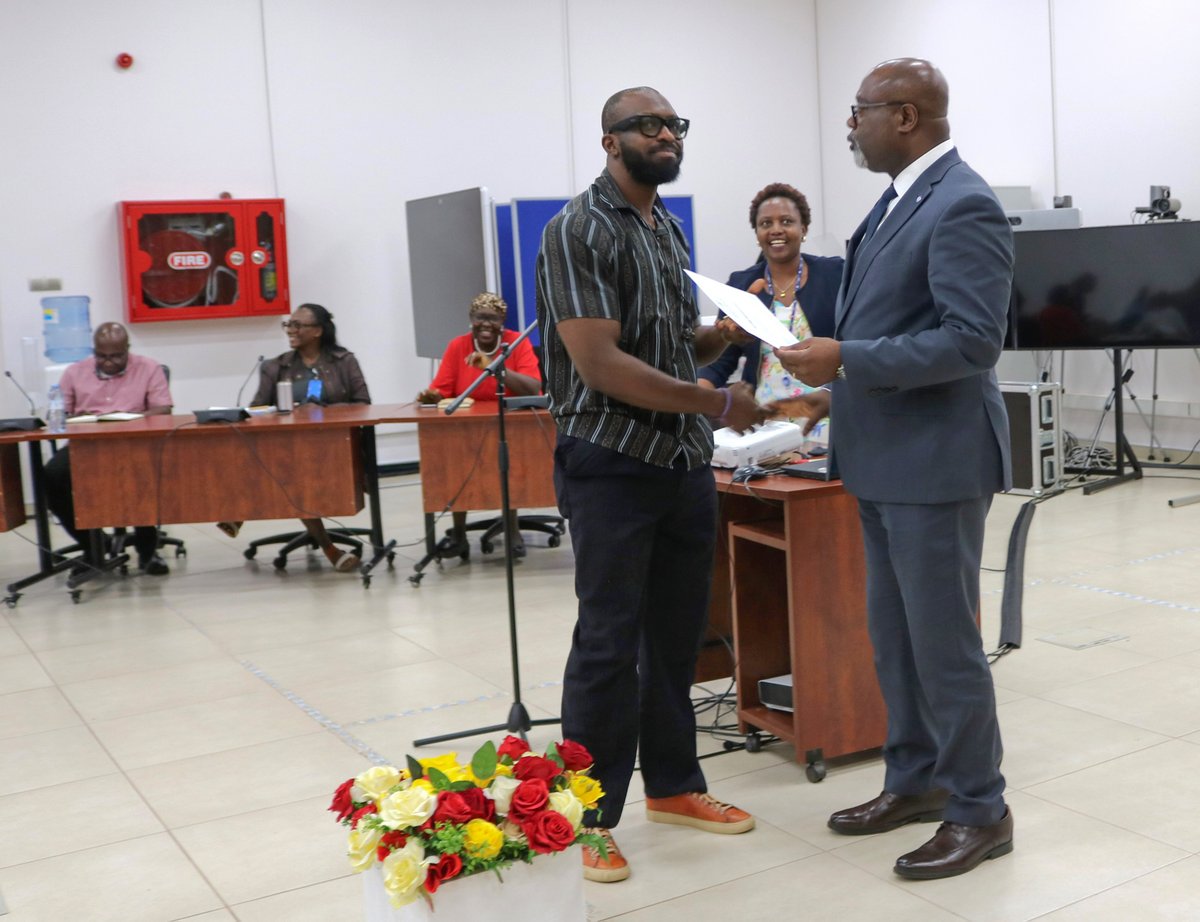 unrsce's tweet image. Celebrating hard work and dedication of staff at the Regional Service Centre in Entebbe! Director #RSCE Paulin Djomo commends staff for their outstanding efforts in in enhancing work processes through data analytics capabilities. #TeamRecognition #dataanalytics #excellence