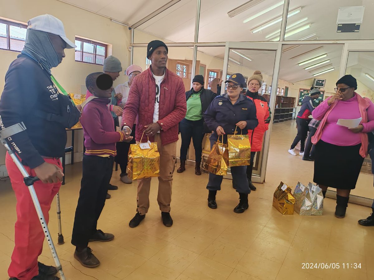 SAPoliceService's tweet image. #sapsNC #ChildProtectionWeek2024
Multi-disciplinary teams in the Northern Cape addressed more than  6000 learners and community members regarding general bullying, cyber bullying, sexual offences, teenage pregnancy, social ills, dangerous weapons, substance abuse, and