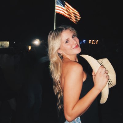 skyliethompson's tweet photo. #NewProfilePic https://t.co/9STtP8stVV
