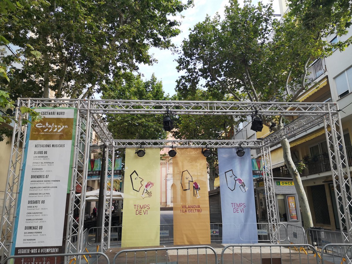 VilanovaTurisme's tweet image. 🍷 Avui comença la fira #TempsdeVI! 
🥂 Fins al 9 de juny, hi trobareu prop d’una quarantena d’estands de les diferents DO, espais gastronòmics, actuacions musicals i zones infantils.

ℹ️ firatempsdevi.cat

😉 Us esperem a la rambla Principal de #Vng! 

#VilanovaTurisme