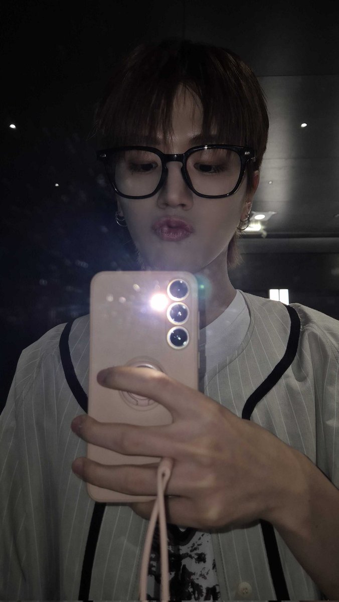 안내면 진다~ 가위 바위 쀼?
#BOYNEXTDOOR #RIWOO #ONEDOOR #오랜만이리우