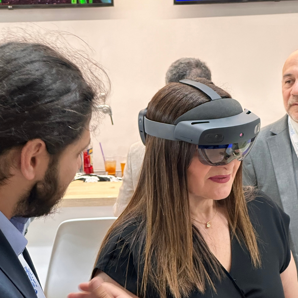 Ascanio_io's tweet photo. Honored to host Deputy Shipping Minister Mrs. Marina Hadjimanolis at Posidonia! She explored our Mixed Reality tech for inspections, engine maintenance, and emergencies. Impressed by its potential! 

#AscanioMaritime #MixedReality #Posidonia2024 https://t.co/3r2NKGtktt