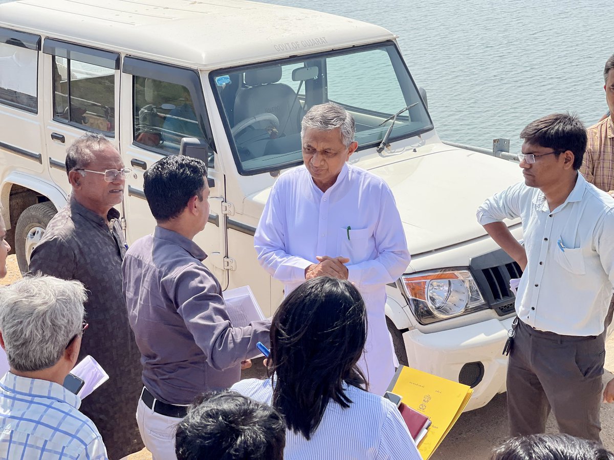 kunvarjibavalia's tweet photo. મોરબી જિલ્લામાં આવેલ બ્રાહમણી – ૨ ડેમ તેમજ નવાગામ ડેમ સાઇટની મુલાકાત લઇ પાણીની સંગ્રહ અને વહન ક્ષમતા સહીત વિવિધ બાબતો પર સમીક્ષા સંબંધિત અધિકારીઓ સાથે કરી.

#KunvajiBavaliya #CabinetMinister  #Gujarat #GWSSB #watersupply #Morbi https://t.co/d7UC3DoZpL
