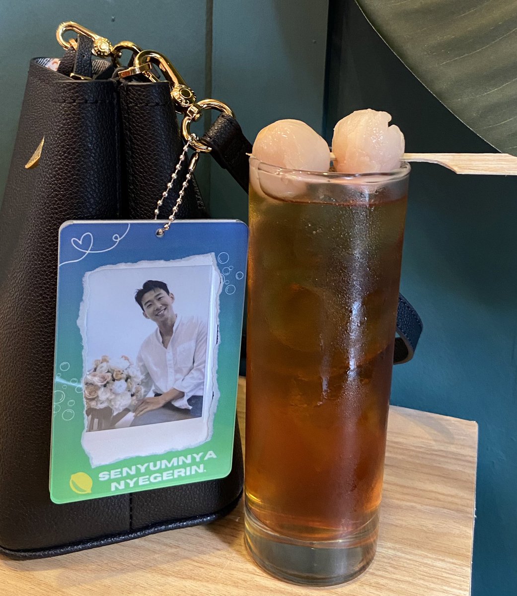 ocimochisonny's tweet photo. Gemessss bangett gaaaaa 
Kalo kita jualan PC &amp; Cahol special Son @Sonny7 pada mau beli ga ya ? 🥲 https://t.co/0a8JjvmA27