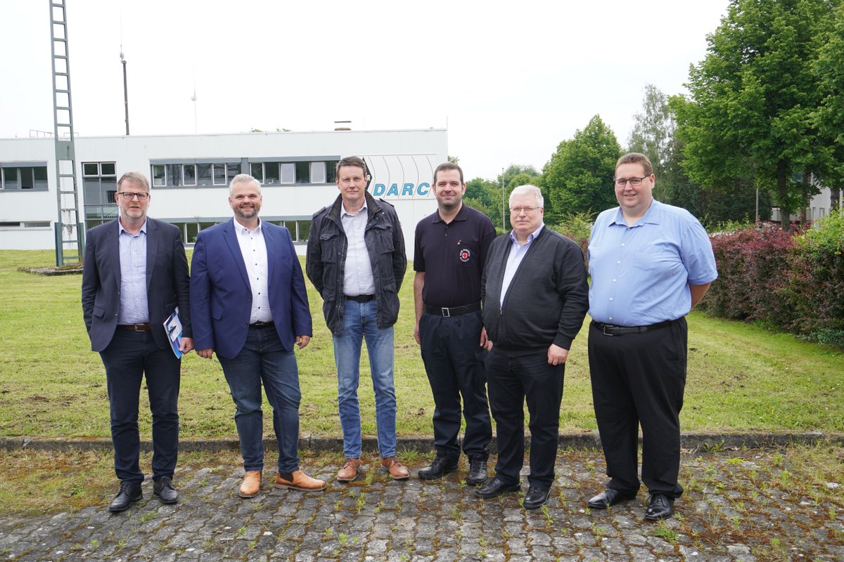 darcnotfunk's tweet photo. Stadt Baunatal und DARC tauschten sich über katastrophensichere Kommunikationswege aus. https://t.co/bGGYBWIr7X 

#notfunk #darc #emcom #amateurfunk https://t.co/N0alMWef6k
