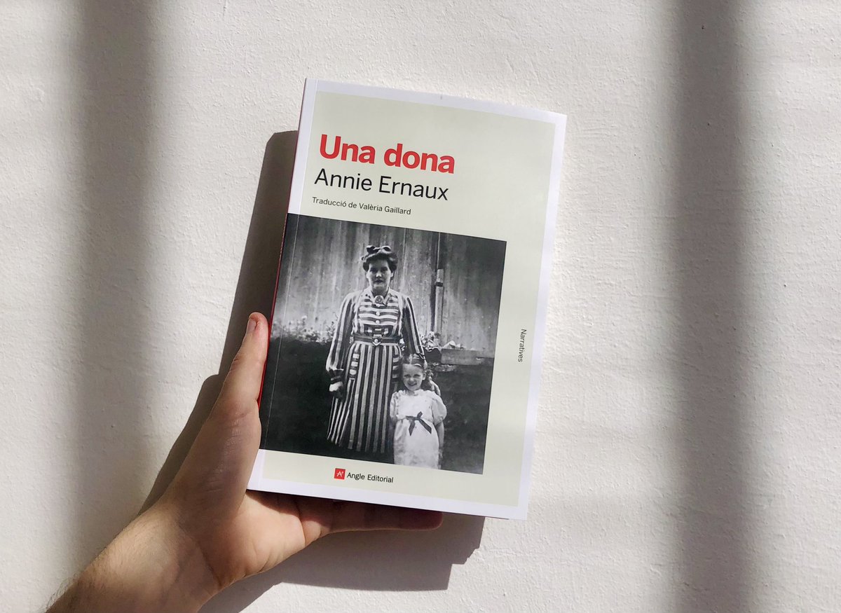 «És un projecte difícil. Als meus ulls, la meva mare no té història. Sempre hi ha estat.»

UNA DONA, d'Annie Ernaux, amb traducció de Valèria Gaillard, ja és a les llibreries ✨
lafinestralectora.cat/una-dona/