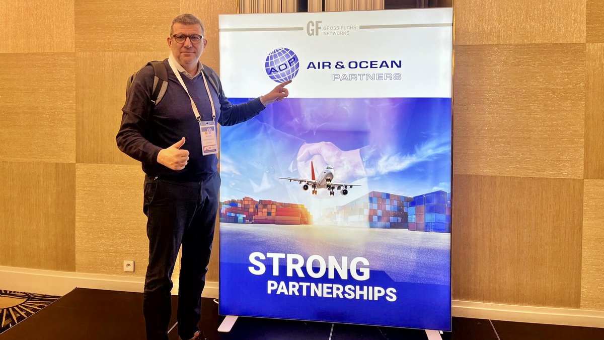 logisber's tweet photo. Alex Espejo is currently meeting with representatives of leading freight forwarders from around the world at the 23rd #AOP-Conference. This is an ideal platform for strengthening commercial relationships and unlocking new #BusinessOpportunities with international partners. 🌐 https://t.co/mTJowfD59J