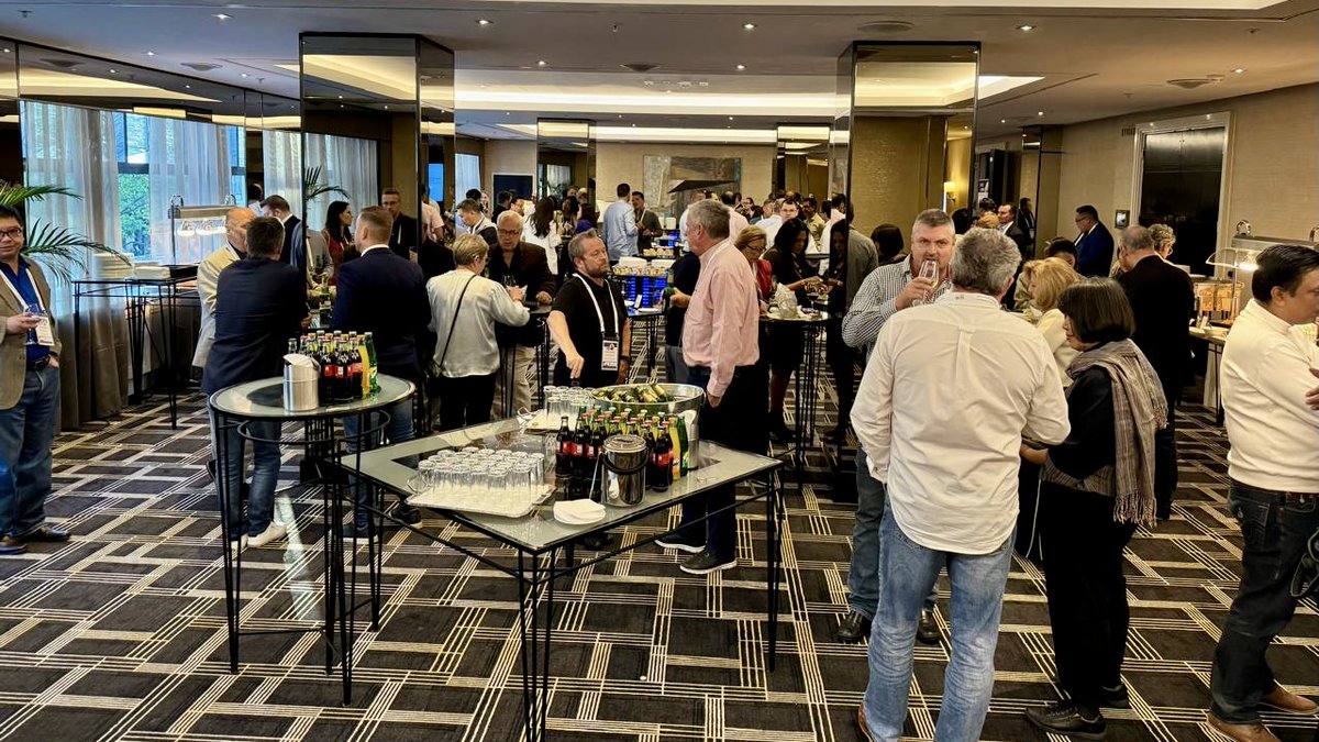 logisber's tweet photo. Alex Espejo is currently meeting with representatives of leading freight forwarders from around the world at the 23rd #AOP-Conference. This is an ideal platform for strengthening commercial relationships and unlocking new #BusinessOpportunities with international partners. 🌐 https://t.co/mTJowfD59J