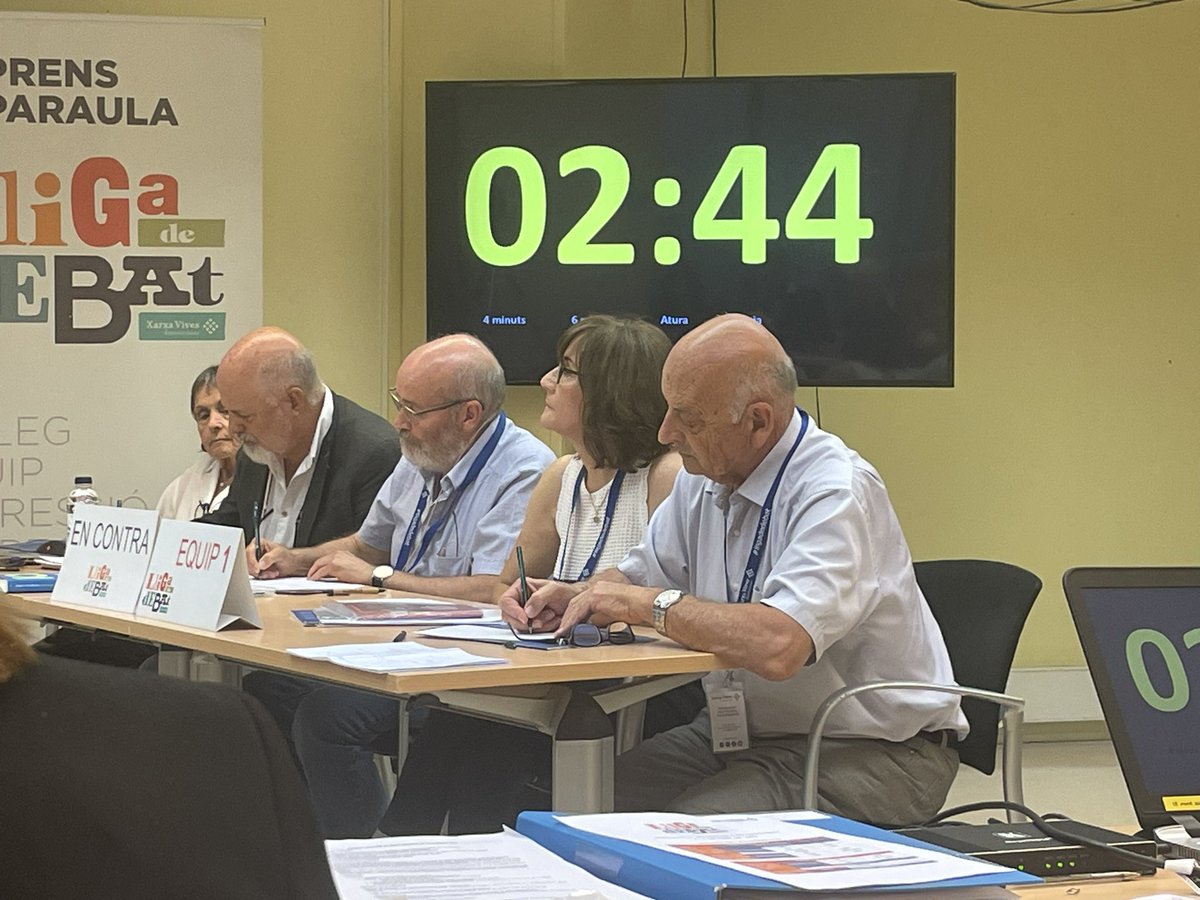 6ng6ls's tweet photo. Escoltar el rival, clau per contra-argumentar a la lliga de debat sènior @xarxavives  @UManresa hi participa amb un un gran equip. https://t.co/2D15rxH5sZ