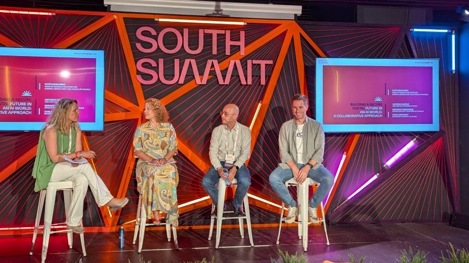 "Either you've been attacked or you're going to be" - Listening to Carla Redondo (<a href="/INCIBE/">INCIBE</a> ), Gerardo Fernández (<a href="/virustotal/">VirusTotal</a>) and Antonio Muñoz (<a href="/ZepoApp/">Zepo</a> ) discussing  #Cybersecurity and #AI with <a href="/sofiabenjumea/">sofia benjumea</a> at #Southsummit24