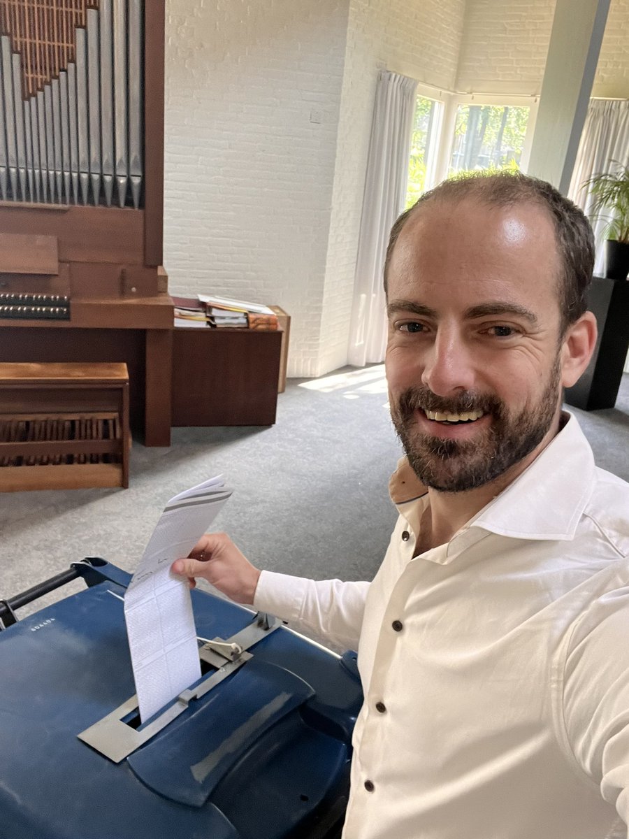 Stem vandaag wat goed #Volt

Op naar een progressief Europa met een sterke rol voor het democratisch verkozen Europees Parlement. 

Durf te kiezen voor vernieuwing. Volt. 

<a href="/RLanschot/">Reinier van Lanschot</a> <a href="/annastrolenberg/">Anna Strolenberg</a> 

<a href="/VoltNederland/">Volt Nederland 👋</a> <a href="/VoltEuropa/">Volt Europa</a>