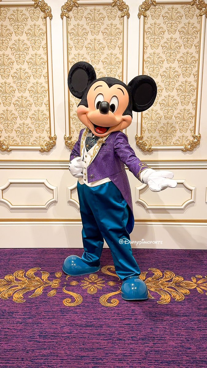 ラ・リベリュールでミッキーに会ってきました。お洋服のトンボが素敵だった。