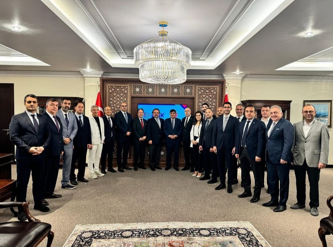 deikiletisim's tweet image. Türkiye-Katar İş Konseyimiz, @BasarArioglu başkanlığında Katar'a heyet ziyareti gerçekleştirdi.

Ziyarette,

📍@TC_DohaBE Büyükelçimiz Dr. Mustafa Göksu ile Tanışma Toplantısı ve Resepsiyon 
📍Katar Finans Merkezi
📍Katar Ticaret ve Sanayi Odası (@Qatar_Chamber)
📍Mannai Group