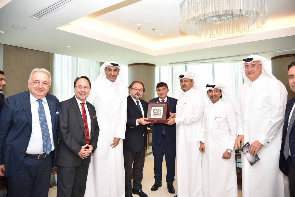 deikiletisim's tweet image. Türkiye-Katar İş Konseyimiz, @BasarArioglu başkanlığında Katar'a heyet ziyareti gerçekleştirdi.

Ziyarette,

📍@TC_DohaBE Büyükelçimiz Dr. Mustafa Göksu ile Tanışma Toplantısı ve Resepsiyon 
📍Katar Finans Merkezi
📍Katar Ticaret ve Sanayi Odası (@Qatar_Chamber)
📍Mannai Group