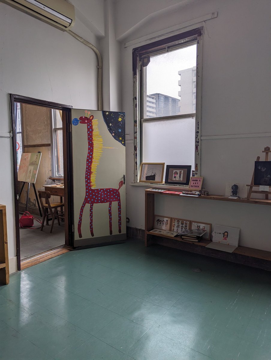 西長堀の細野ビルヂングで開催される66展XX 6月6日6時6分に始まる。アーティスト66名による「ろくろく展」は今年20回目を迎えるそう。オープニングのアートイベントでは音楽が奏でられるのに合わせてSAKIEさんのライブペイントが見れるよ！#細野ビルヂング #今川咲恵 #展示は6月12日迄