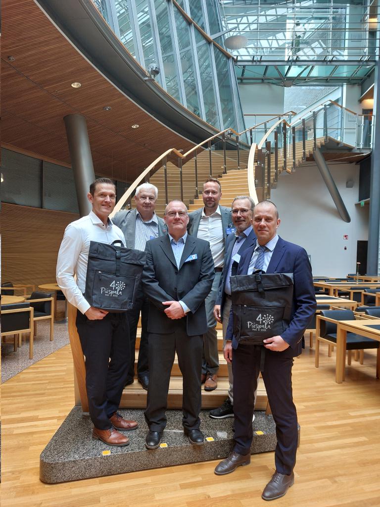 Kävimme Kannonkosken kunnan ja Piispalan asioissa tapaamassa <a href="/swheimo/">Sinuhe Wallinheimo</a> ja <a href="/vayrynenville75/">Ville Väyrynen</a>  eduskunnassa. Kiitos teille ja avustajille tapaamisesta!