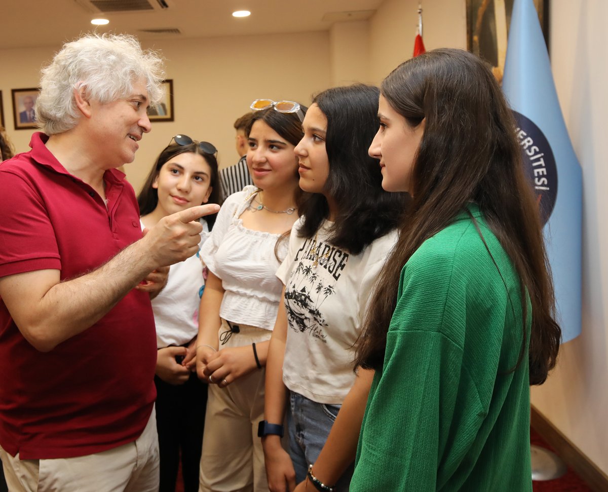 Köyümüzden bu yıl mezun olacak 33 öğrenci için düzenlediğim Antalya turunda öğrenciler Akdeniz Üniversitesi Rektörü <a href="/ozlenenozkn/">Prof.Dr. Özlenen Özkan</a> Dr. Özlenen Özkan ve dünyanın en iyi bilim insanlarından Prof. Dr. Ömer Özkan ile buluştu. 👇👇
dha.com.tr/gundem/profeso…