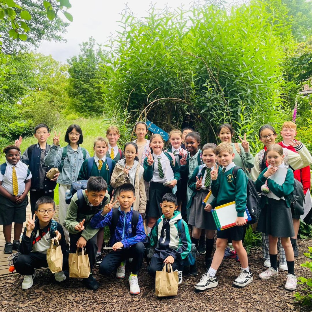 On Tuesday, the Chinese students and their new buddies explored Flatford together! 🌱

They explored nature, did some sketching and some impromptu team building trying to cross a miniature river. 🚸

We can't wait to hear what the children get up to for the rest of the week.⭐