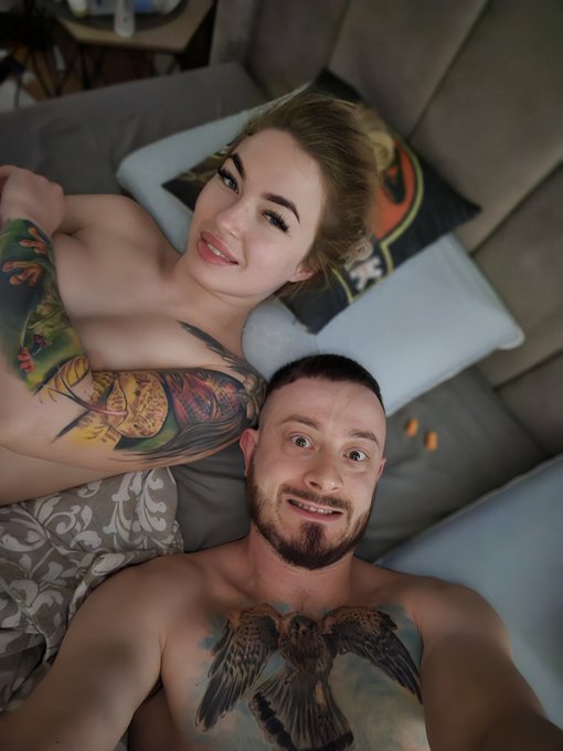 Zaraz nagrywamy nowy materiał. Wczoraj wlecialo wsp&oacute;lne oglądanie nagiego instynktu przetrwania 😈😈😈 https://t<a href="/tag/famereborn"class="tags"><span>#famereborn</span></a>