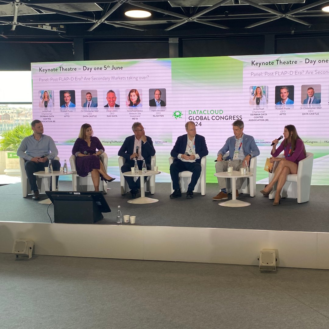 GDA_Datacenters's tweet photo. Gestern traf sich die @GDA_Datacenters unter der Sonne der Côte d’Azur zum entspannten #Lunch &amp; #Networking, gefolgt von einer spannenden Paneldiskussion, moderiert von @AnnaKlaft, über die Zukunft nach der FLAP-D Ära und die Rolle sekundärer Märkte.

#DatacloudGlobalCongress https://t.co/njoLrvCa9r