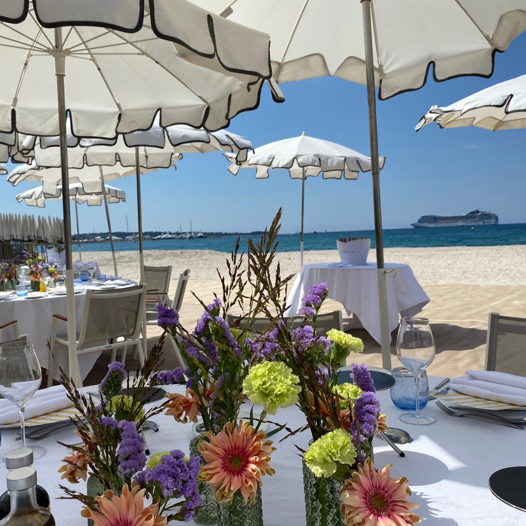 GDA_Datacenters's tweet photo. Gestern traf sich die @GDA_Datacenters unter der Sonne der Côte d’Azur zum entspannten #Lunch &amp; #Networking, gefolgt von einer spannenden Paneldiskussion, moderiert von @AnnaKlaft, über die Zukunft nach der FLAP-D Ära und die Rolle sekundärer Märkte.

#DatacloudGlobalCongress https://t.co/njoLrvCa9r