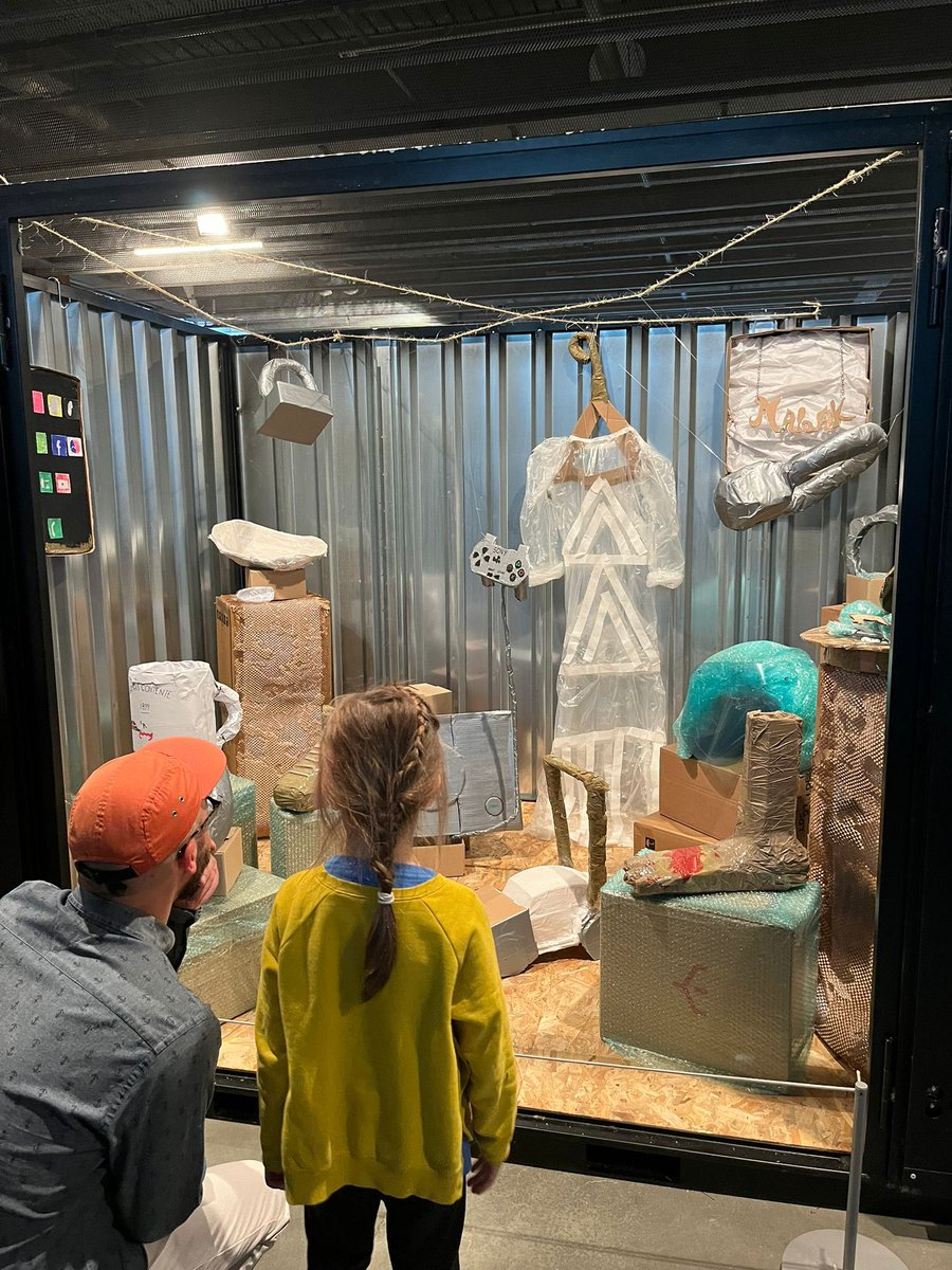 cbrossel's tweet photo. La culture rassemble et émancipe. Au @104paris, le Forum des dynamiques culturelles réunit les oeuvres et est le théâtre de représentations d’élèves, d’associations et de centres sociaux. Des créations réalisées avec de nombreux artistes. Encore une belle édition #Paris19 ! https://t.co/e1x8xKYxqz
