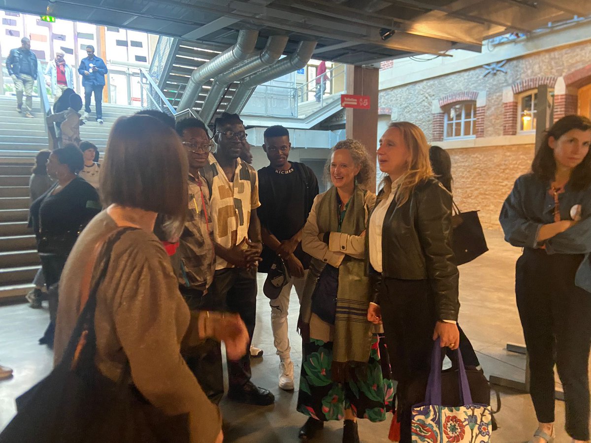 cbrossel's tweet photo. La culture rassemble et émancipe. Au @104paris, le Forum des dynamiques culturelles réunit les oeuvres et est le théâtre de représentations d’élèves, d’associations et de centres sociaux. Des créations réalisées avec de nombreux artistes. Encore une belle édition #Paris19 ! https://t.co/e1x8xKYxqz