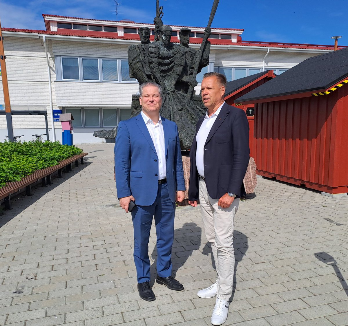 <a href="/POPELYkeskus/">PohjoisPohjanmaanELY</a> Elinkeinot -vastuualueen edustajat vierailulla Pyhäjoen kunnassa. Kiitos vieraanvaraisuudesta <a href="/soronen_matti/">Matti Soronen</a> ja muut kunnan edustajat. <a href="/KeranenPetri/">Petri Keränen</a>