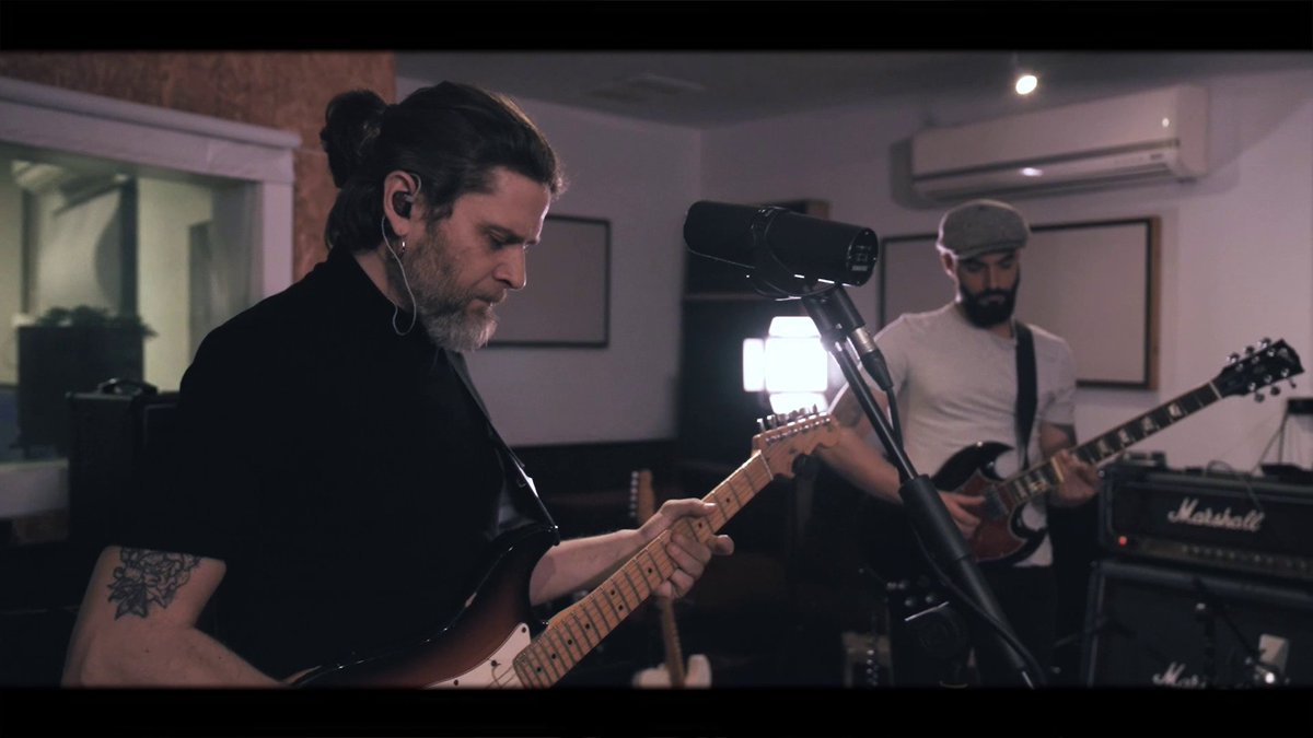 Ya podéis escuchar Arrincona tu amor!

Nos ha dado por grabar canciones nuevas en directo, esta es la primera que queríamos compartir con vosotros. Si os pide el cuerpo una buena dosis de guitarreo, hoy es vuestro día de suerte.

youtu.be/9yRZL-oRRtI?si…