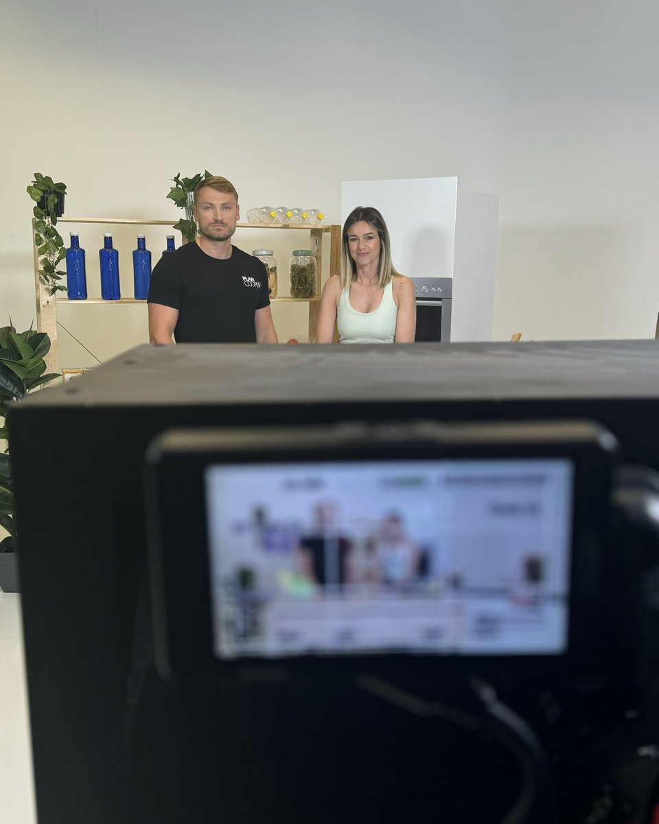 Tenemos nuevo proyecto 😍

Nuestro olímpico <a href="/MarcusCooperW/">Marcus Cooper</a> presentará con <a href="/Monicamtinez/">Mónica Martínez</a> Enphorma, el programa de <a href="/mediasetcom/">Mediaset España</a> (<a href="/telecincoes/">Telecinco</a> &amp; <a href="/divinity_es/">divinity</a>) 💪🏻.

📺 Los mejores consejos para comer bien, hacer ejercicio y cuidar nuestra salud mental de la mano de estos dos grandes!