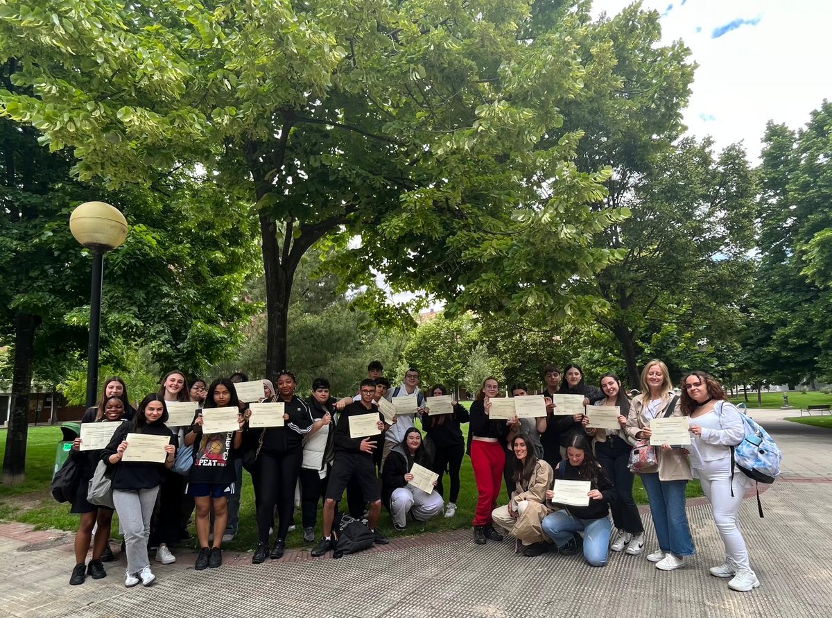 iescomercio tweet media