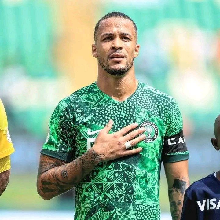 YELL0MAN's tweet photo. WELCOME TO AFRICA!‼️😂
It's only in Nigeria where u'll find Player playing for national team,but he's not born in Nigeria,never stayed in Nigeria,never played for Nigerian team,never ate Nigerian jollof, doesn't know national anthem bt u'll find him captaining national team😂‼️😂 https://t.co/JxSSumY2E2