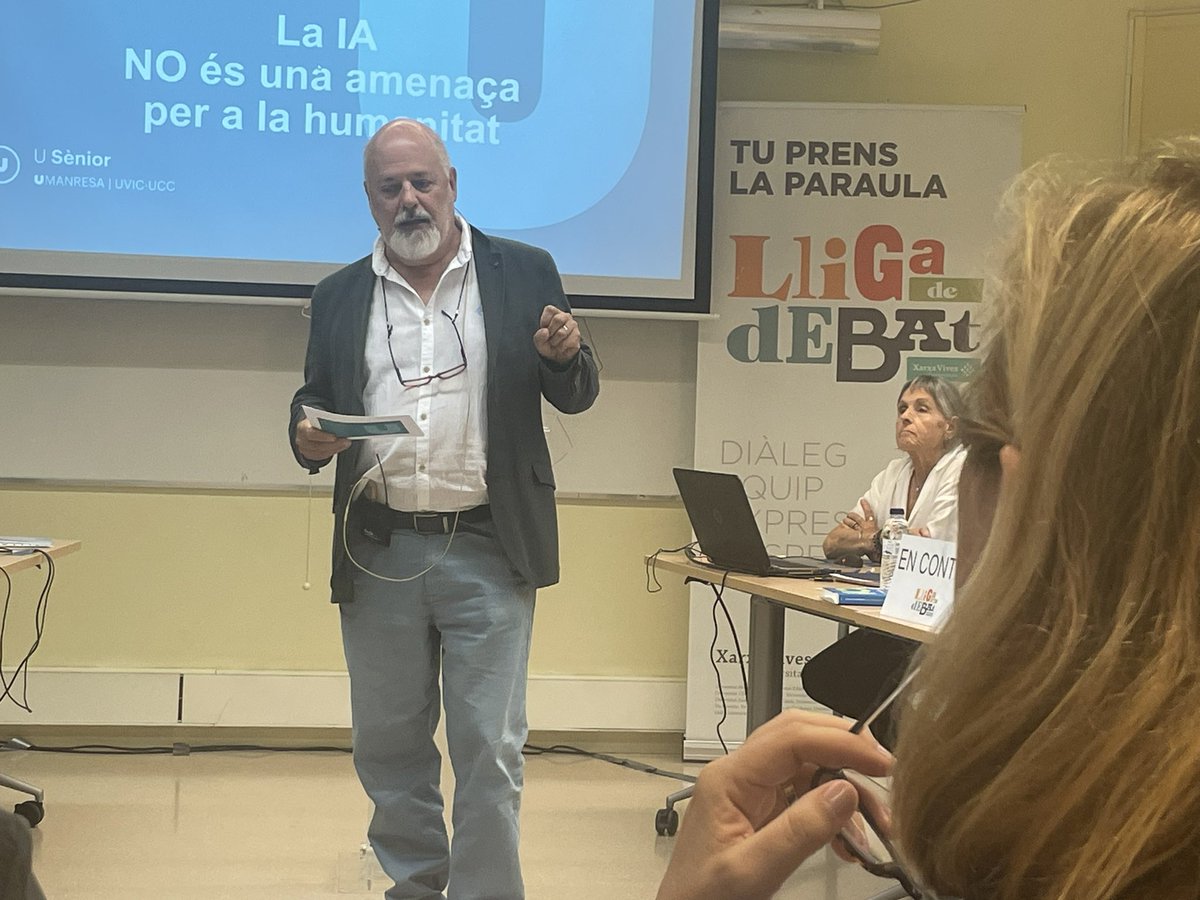 6ng6ls's tweet photo. L’equip @UManresa @uvic_ucc presenta arguments a favor de les oportunitats que planteja la #IA a la Lliga de debat sènior de la @xarxavives https://t.co/DIjeK7WMEB