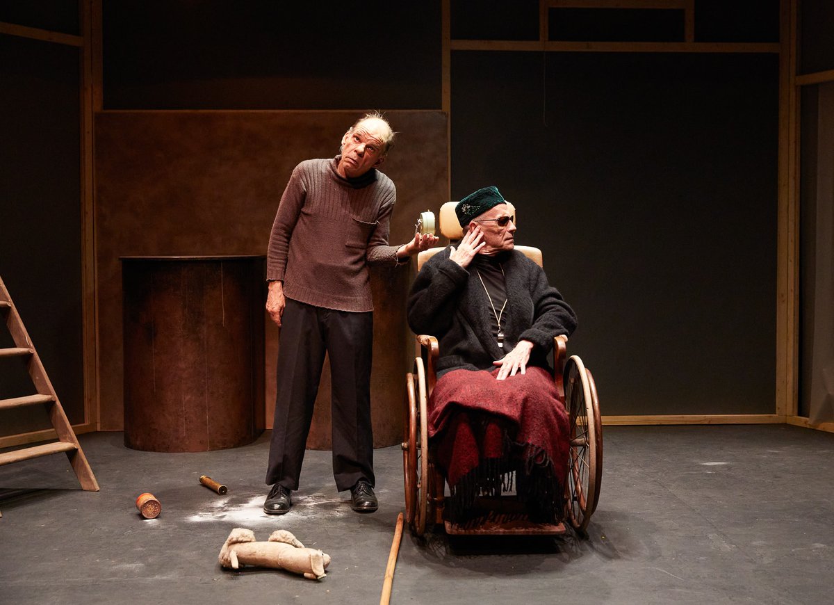 [critique] <a href="/VincentBouquet/">Vincent Bouquet</a> Denis Lavant et Frédéric Leidgens, lumières dans la nuit beckettienne bit.ly/4ccjGcF Le metteur en scène Jacques Osinski poursuit, avec Fin de partie, son compagnonnage avec le dramaturge irlandais. Il en livre une version magnifiquement