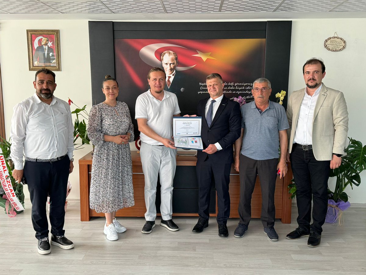 Şube Başkanımız Eyüp Tan ve Yönetim Kurulu Üyelerimiz Lapseki Belediye Başkanı Sayın Atilla Öztürk'e hayırlı olsun ziyaretinde bulundular.

Sayın Başkan'a misafirperverliğinden dolayı  teşekkür ediyor yeni görevinde başarılar diliyoruz.