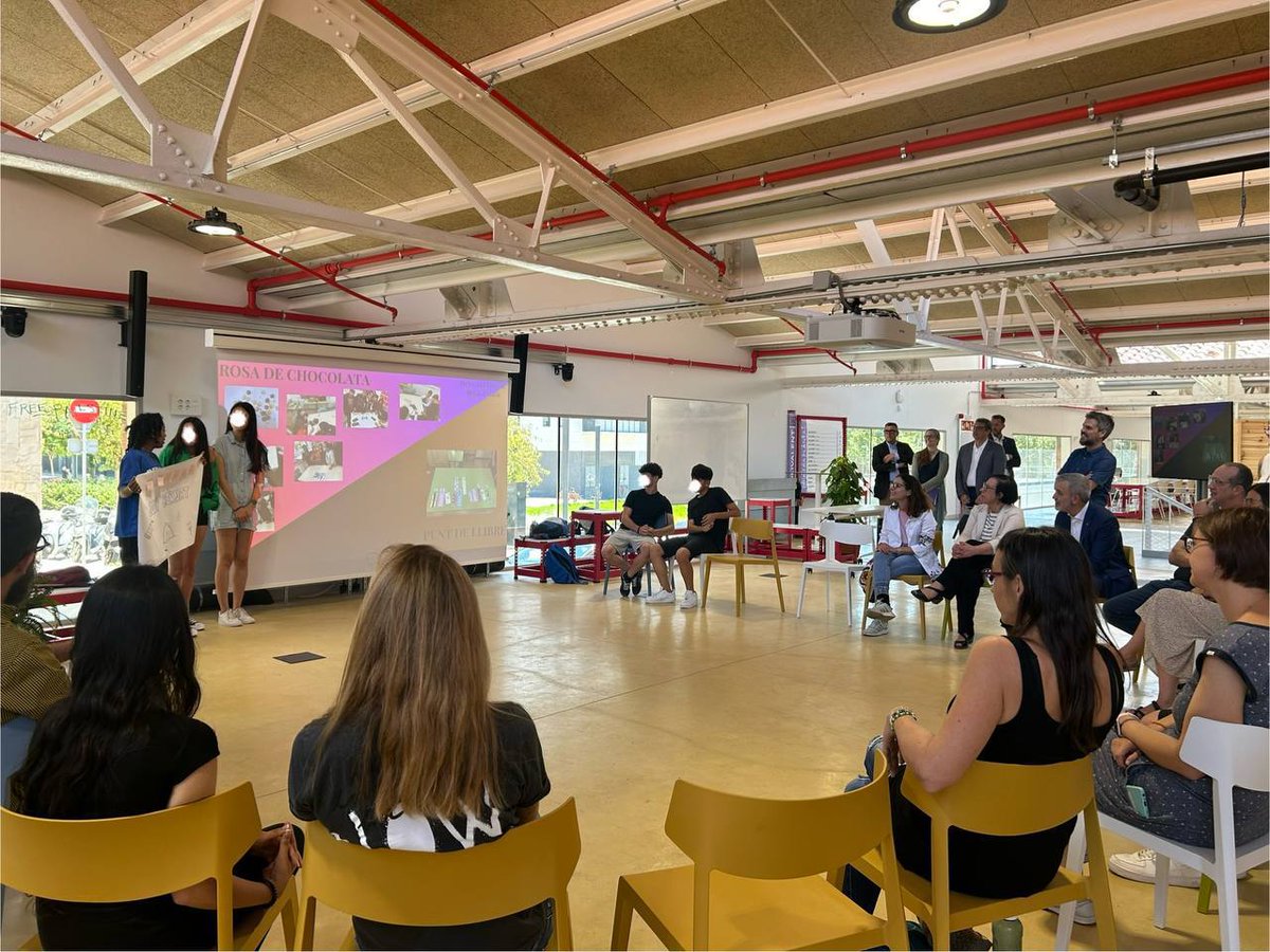 AltresEconomies's tweet photo. Ahir al @Bloc4BCN, va tenir lloc la Gala Final de la 6a edició del Projecte de Microcooperatives d’Alumnes del programa #TransformESS de @barcelonactiva.
Aquest curs 2023-24 hi han participat 9 centres educatius, que han compartit experiències i aprenentatges en aquesta trobada! https://t.co/4GkodiT6FA