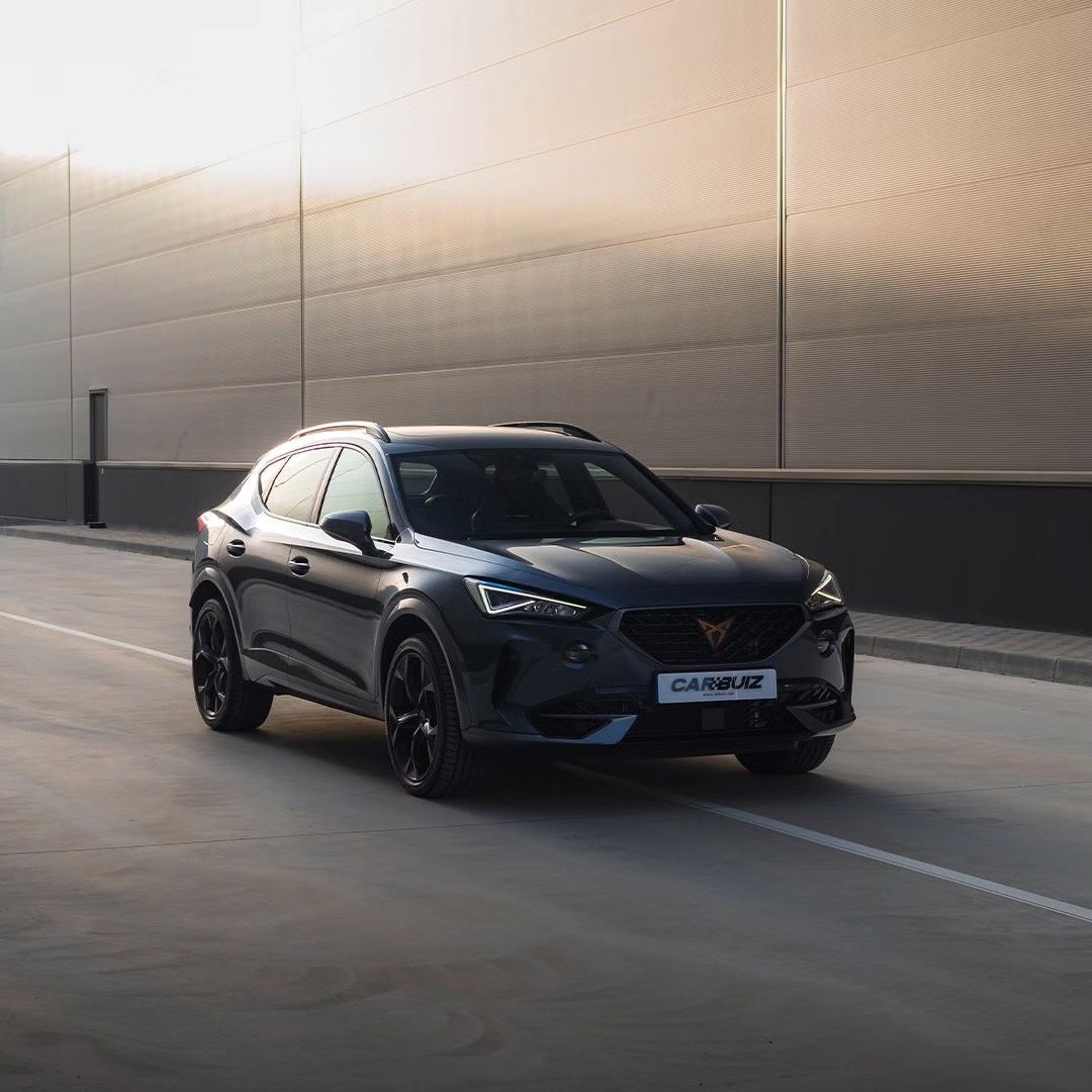 CUPRA_esp's tweet photo. collections35mm vía IG solo estaba buscando una nueva forma de moverse y encontró algo mejor: la #CUPRAtribe. Y a ti, ¿te ha pasado? ⚡️ https://t.co/V4pdY5euOD