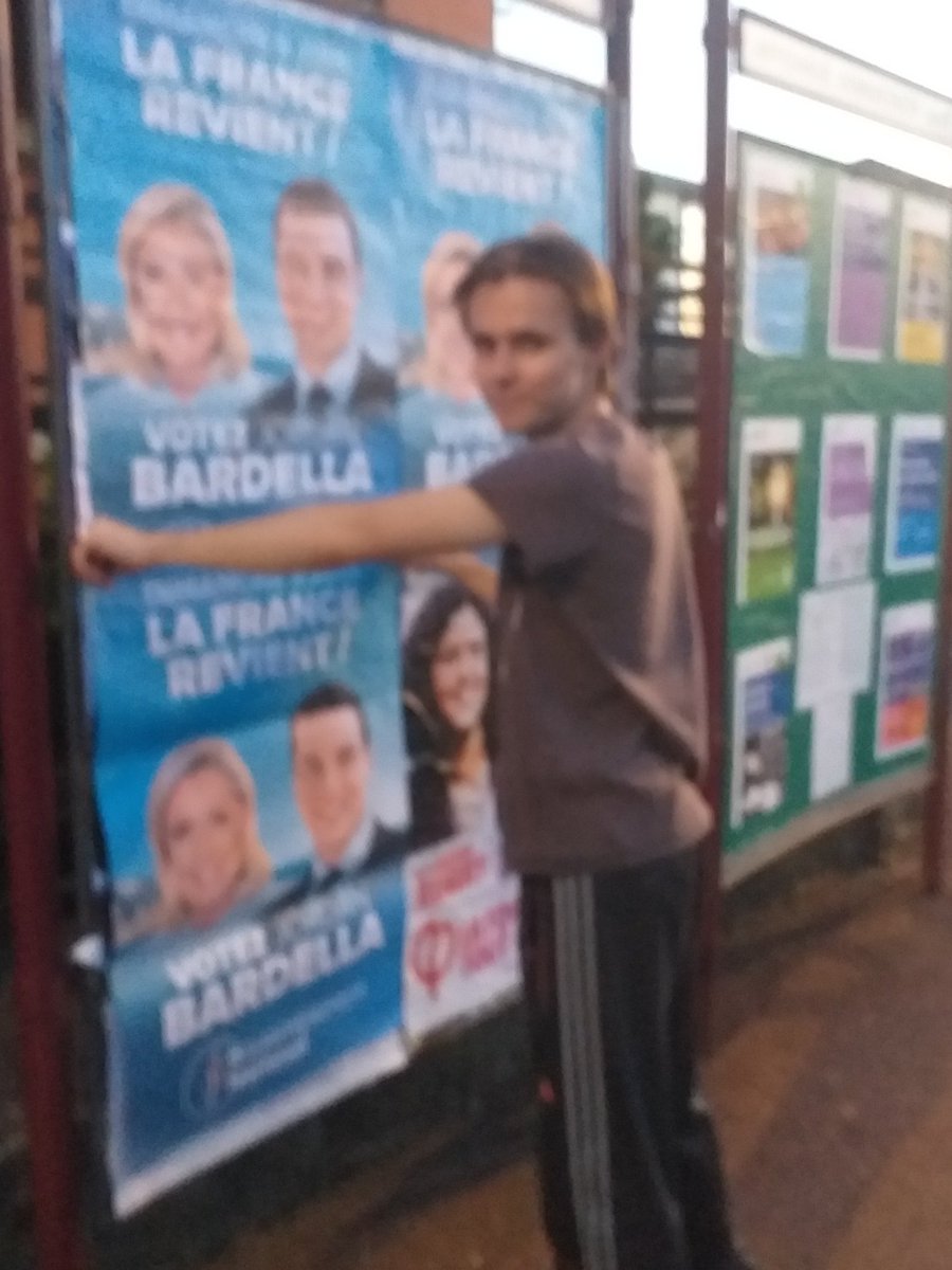 kozelko_eric's tweet image. Collage nocturne hier de 90 affiches officielles #laFrancerevient sur tous les panneaux électoraux des villes de Bondy et Drancy.
Merci au RNJ Louis  et à notre chauffeur l'indispensable Jean-François.
#Vivementle09juin
#VotezBardella
#1seuljour1seultour1seulvote
#nulabstention