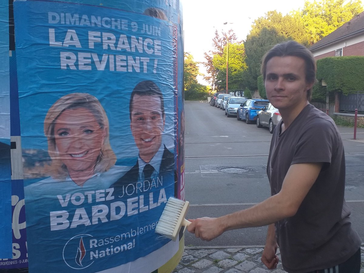 kozelko_eric's tweet image. Collage nocturne hier de 90 affiches officielles #laFrancerevient sur tous les panneaux électoraux des villes de Bondy et Drancy.
Merci au RNJ Louis  et à notre chauffeur l'indispensable Jean-François.
#Vivementle09juin
#VotezBardella
#1seuljour1seultour1seulvote
#nulabstention