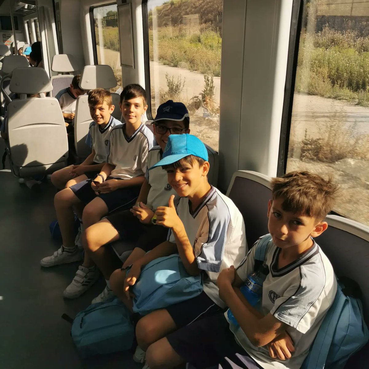 sanjosevalde's tweet photo. 👉Los alumnos de #3EP #4EP y #5EP viajan a #ElEscorial para disfrutar de un día con @renfe
#SanJosé #Since1878 #colegiosHHCC #EducaciónVicenciana #colegiosconalma #niñosquesonríen #loqueimportaesvivirlo https://t.co/hsKe8Nek9K