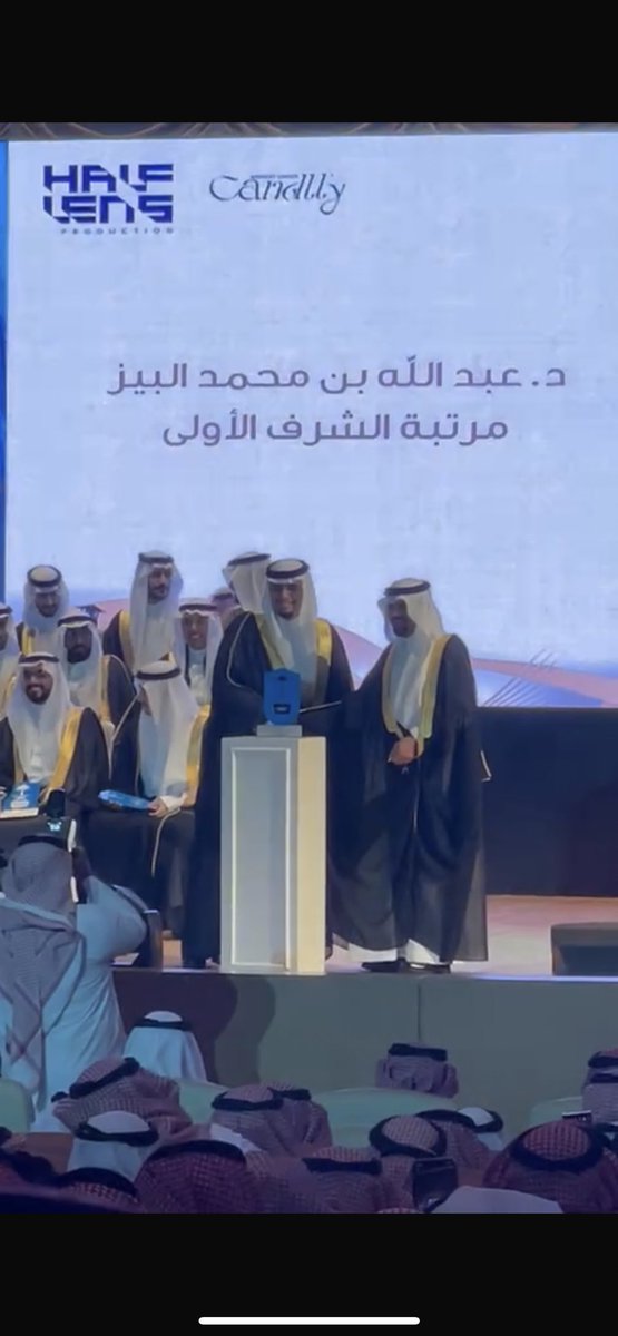 الحمد الله على التمام

تم تخرجي من جامعة الملك سعود تخصص (طب وجراحة الفم والأسنان) بمرتبة الشرف الأولى