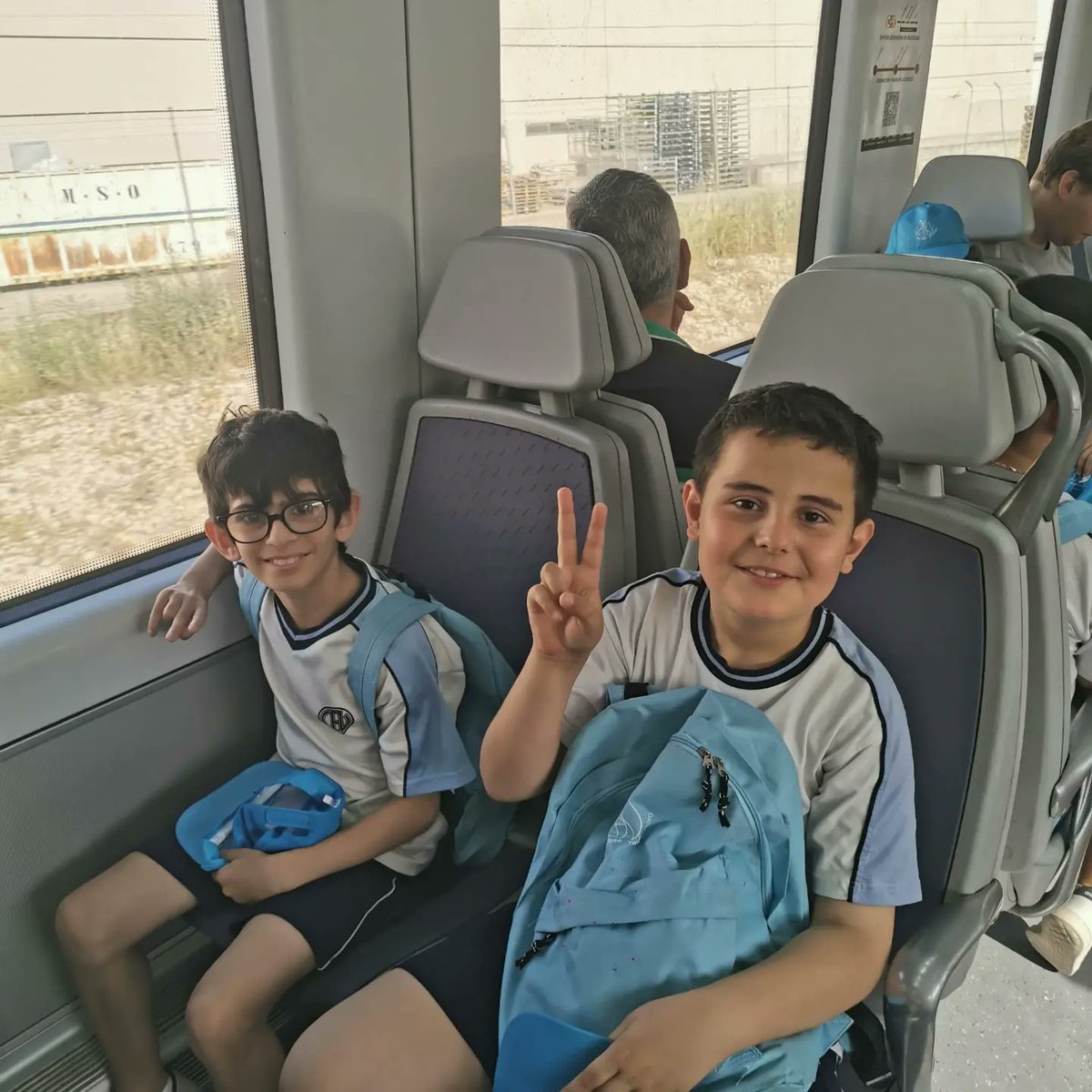 sanjosevalde's tweet photo. 👉Los alumnos de #3EP #4EP y #5EP viajan a #ElEscorial para disfrutar de un día con @renfe
#SanJosé #Since1878 #colegiosHHCC #EducaciónVicenciana #colegiosconalma #niñosquesonríen #loqueimportaesvivirlo https://t.co/hsKe8Nek9K