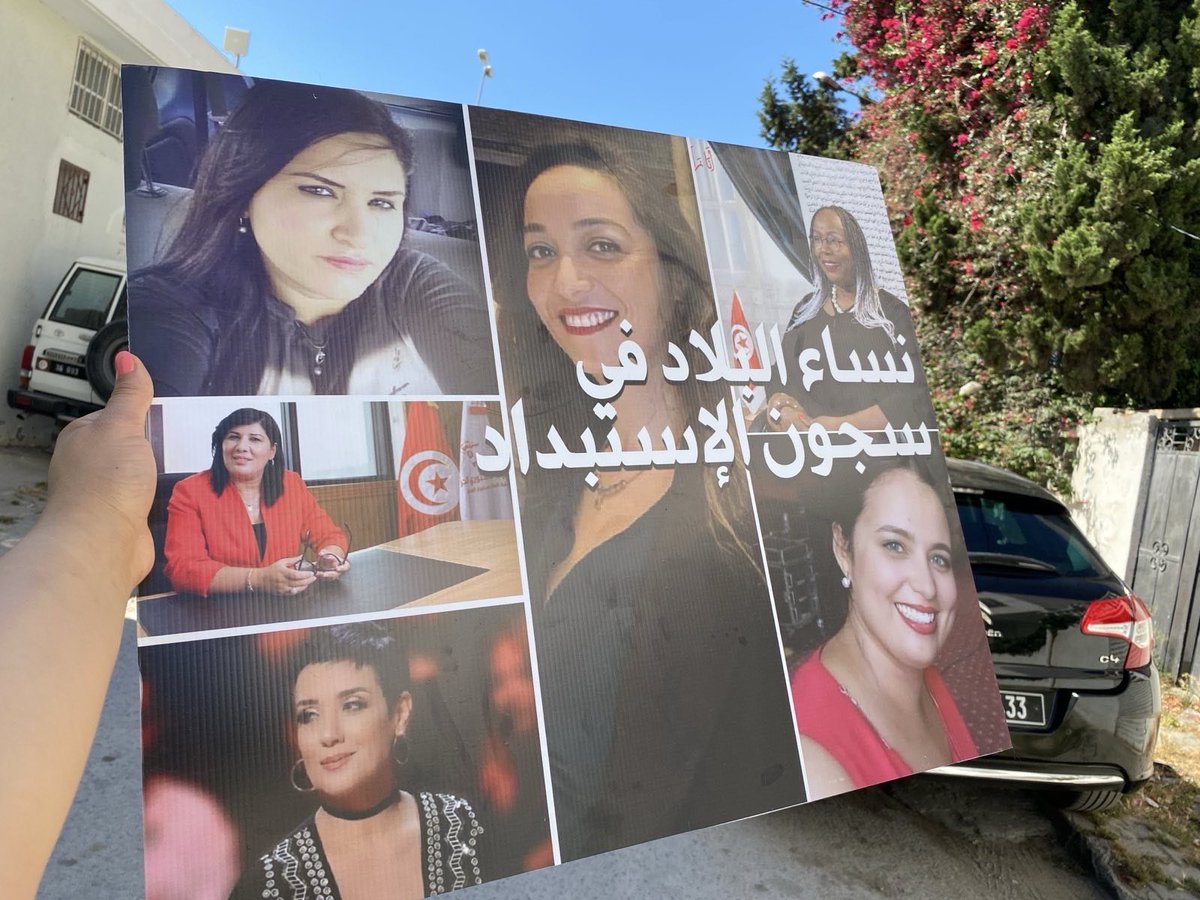 HatemNafti's tweet photo. #Tunisie Il fut un temps (durant la décennie postrévolutionnaire) où la moindre phrase maladroite faisait sortir des centaines de défenseurs de « LA femme tunisienne ». Aujourd’hui, au moins six femmes sont injustement incarcérées et ça ne semble pas gêner grand monde! #fascisme https://t.co/Iz9UZQPvOu